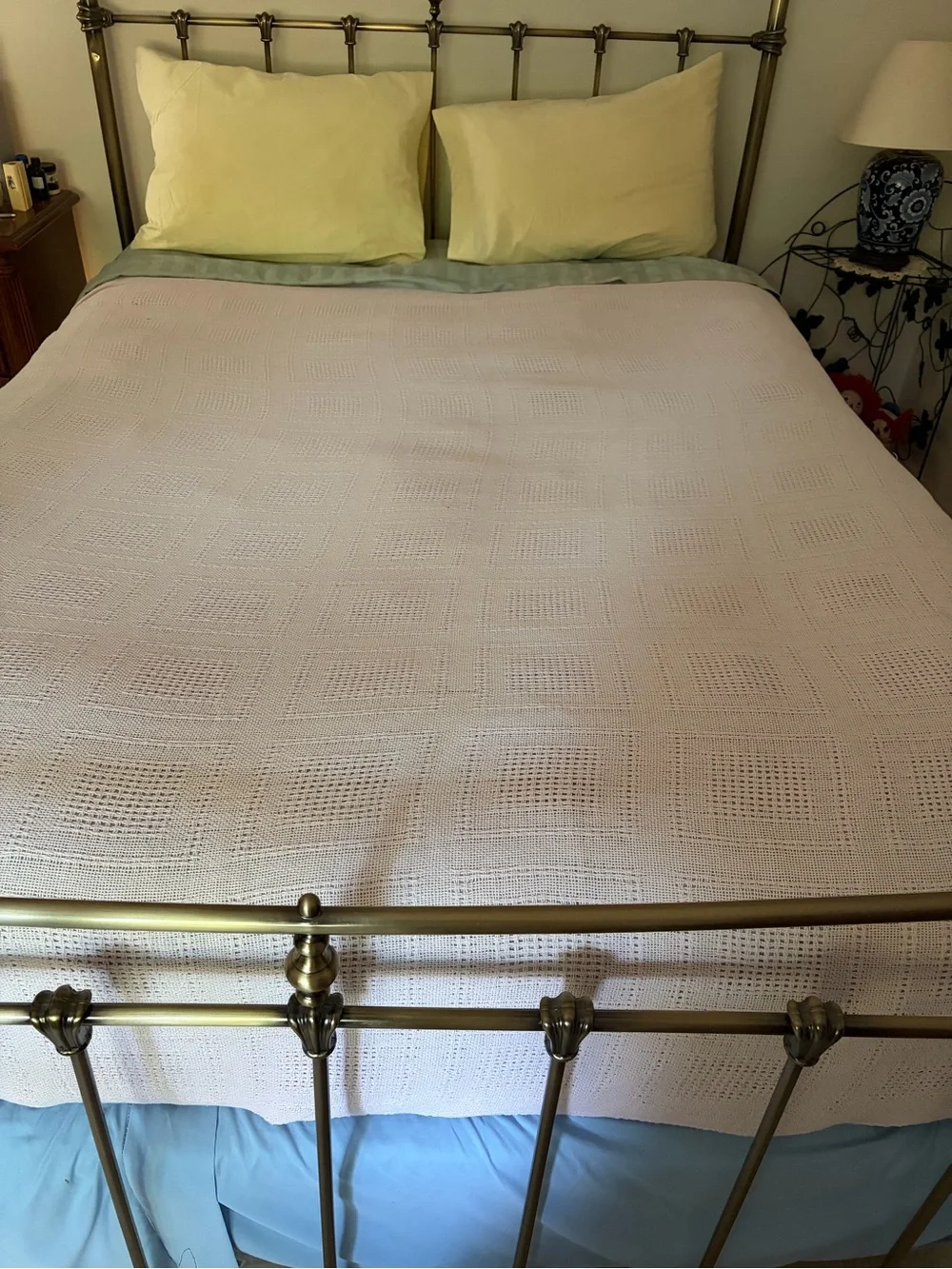 Light Pink 100% Cotton Queen Sized Blanket - Soft Patterned Blanket